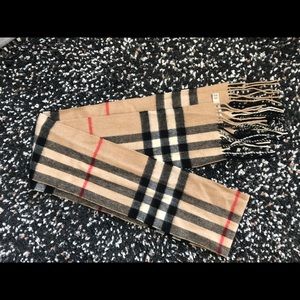 Burberry Unisex Skinny Cashmere Scarf